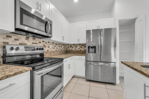 Casa en venta en Miami, Florida, 3 dormitorios, 154.4 m2 № 2252538 - foto 16