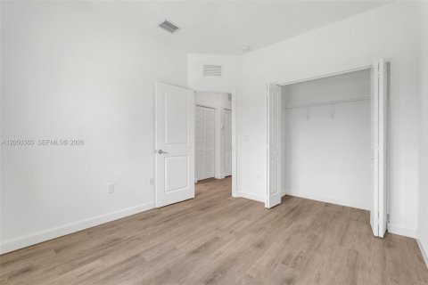 Casa en venta en Miami, Florida, 3 dormitorios, 154.4 m2 № 2252538 - foto 25