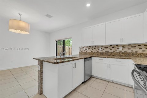 Casa en venta en Miami, Florida, 3 dormitorios, 154.4 m2 № 2252538 - foto 14