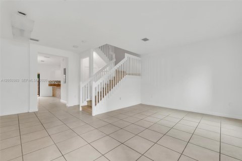Casa en venta en Miami, Florida, 3 dormitorios, 154.4 m2 № 2252538 - foto 2