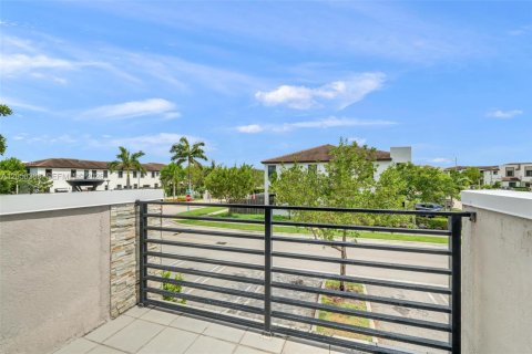 Casa en venta en Miami, Florida, 3 dormitorios, 154.4 m2 № 2252538 - foto 29