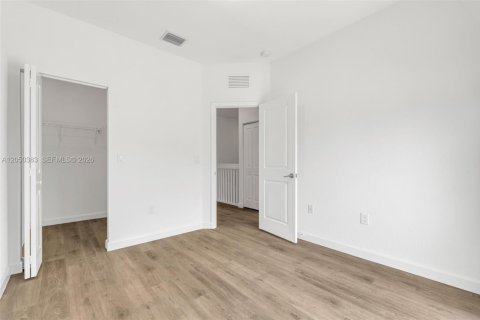Casa en venta en Miami, Florida, 3 dormitorios, 154.4 m2 № 2252538 - foto 28