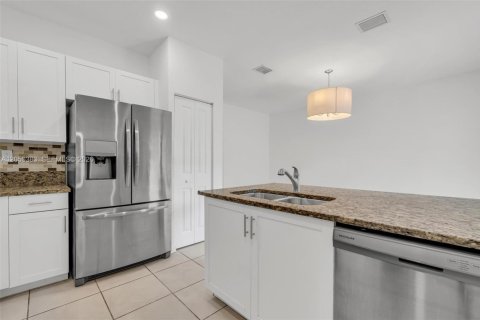 Casa en venta en Miami, Florida, 3 dormitorios, 154.4 m2 № 2252538 - foto 15