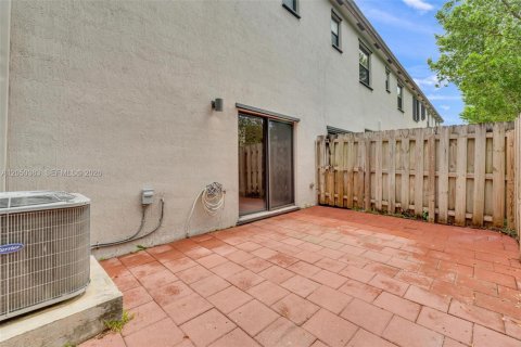 Casa en venta en Miami, Florida, 3 dormitorios, 154.4 m2 № 2252538 - foto 18
