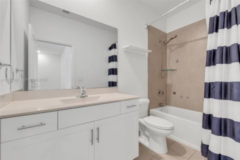 Casa en venta en Miami, Florida, 3 dormitorios, 154.4 m2 № 2252538 - foto 26