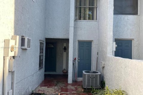 Townhouse in Lauderhill, Florida 3 bedrooms, 195.09 sq.m. № 1943904 - photo 21