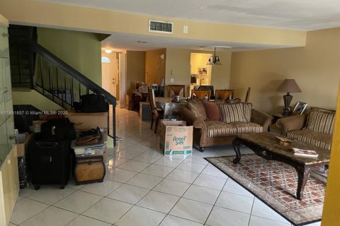 Townhouse in Lauderhill, Florida 3 bedrooms, 195.09 sq.m. № 1943904 - photo 15
