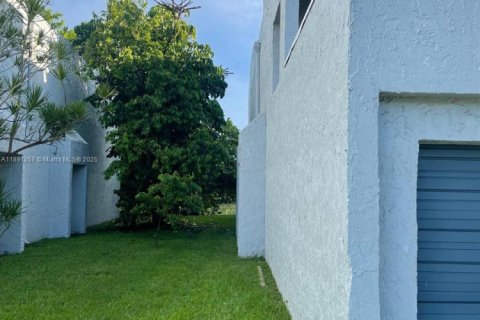 Townhouse in Lauderhill, Florida 3 bedrooms, 195.09 sq.m. № 1943904 - photo 4