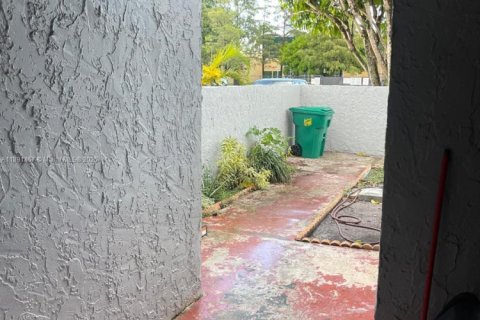 Townhouse in Lauderhill, Florida 3 bedrooms, 195.09 sq.m. № 1943904 - photo 8