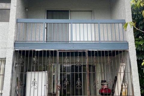 Townhouse in Lauderhill, Florida 3 bedrooms, 195.09 sq.m. № 1943904 - photo 24