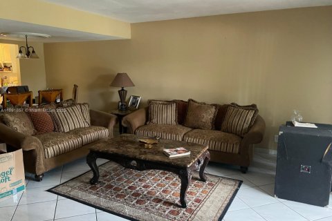 Townhouse in Lauderhill, Florida 3 bedrooms, 195.09 sq.m. № 1943904 - photo 27