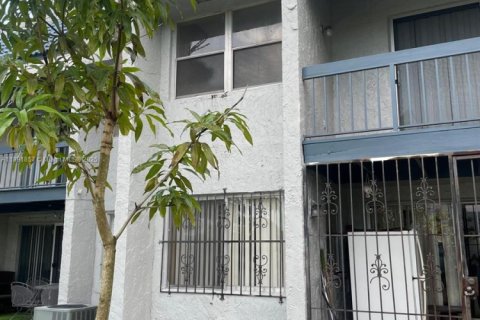Townhouse in Lauderhill, Florida 3 bedrooms, 195.09 sq.m. № 1943904 - photo 23