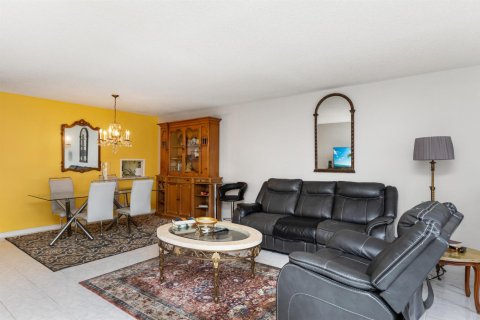 Condominio en venta en Lauderhill, Florida, 2 dormitorios, 101.08 m2 № 2175808 - foto 7