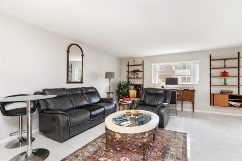 Condominio en venta en Lauderhill, Florida, 2 dormitorios, 101.08 m2 № 2175808 - foto 9