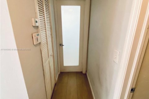 Casa en venta en Miami, Florida, 3 dormitorios, 106 m2 № 1842834 - foto 12