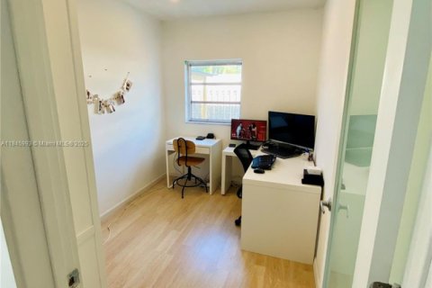 Casa en venta en Miami, Florida, 3 dormitorios, 106 m2 № 1842834 - foto 22
