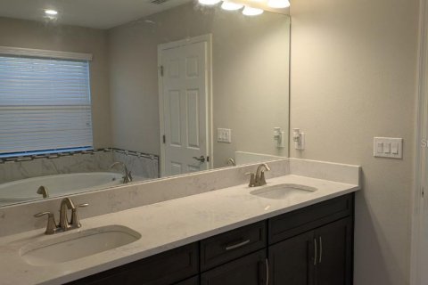 House in Fish Hawk, Florida 5 bedrooms, 315.59 sq.m. № 2105979 - photo 12
