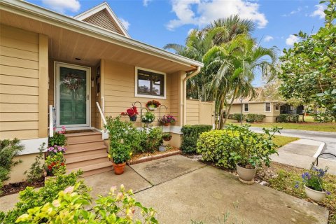 House in Tarpon Springs, Florida 2 bedrooms, 129.6 sq.m. № 1566934 - photo 1