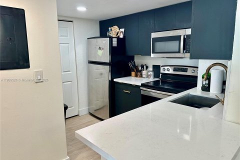 Copropriété à louer à Miami, Floride: 1 chambre, 68.28 m2 № 1966339 - photo 10