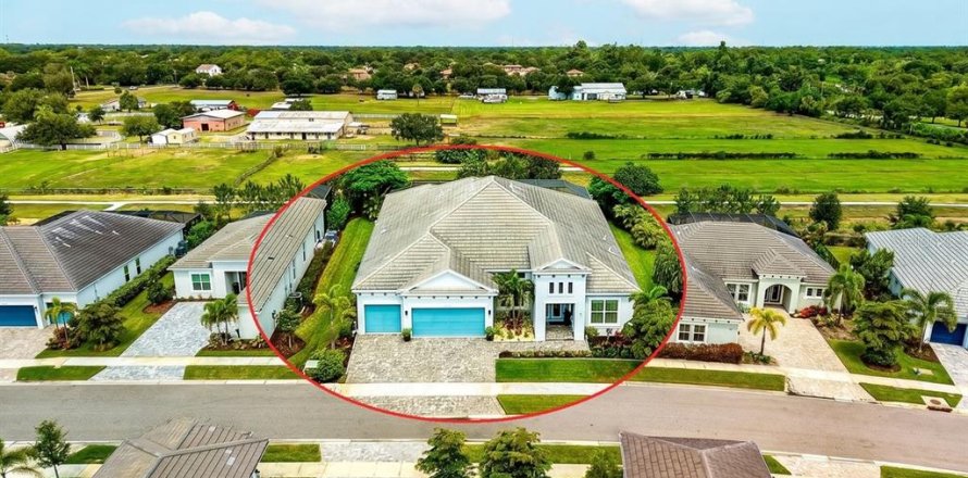 House in Sarasota, Florida 4 bedrooms, 307.41 sq.m. № 2152233