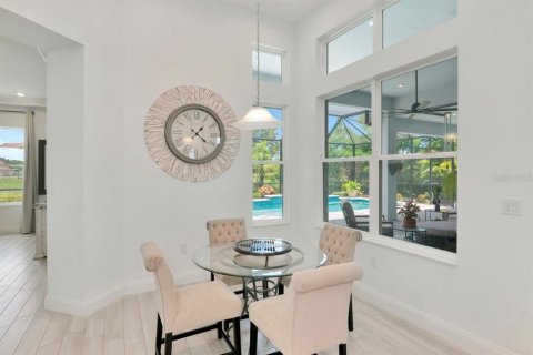 House in Sarasota, Florida 4 bedrooms, 307.41 sq.m. № 2152233 - photo 14