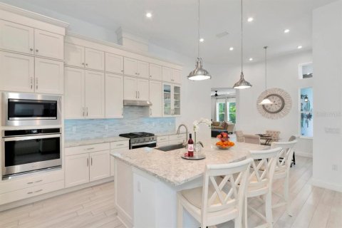 House in Sarasota, Florida 4 bedrooms, 307.41 sq.m. № 2152233 - photo 11