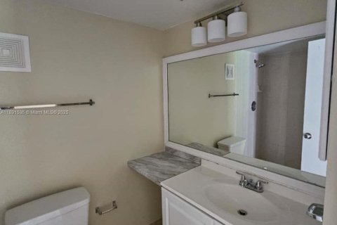 Condo in Miramar, Florida, 2 bedrooms  № 1944747 - photo 5