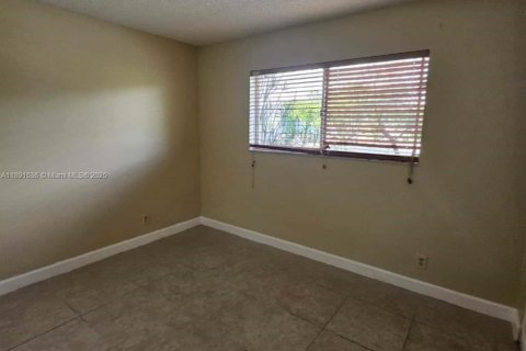 Condo in Miramar, Florida, 2 bedrooms  № 1944747 - photo 6