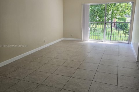 Condo in Miramar, Florida, 2 bedrooms  № 1944747 - photo 3