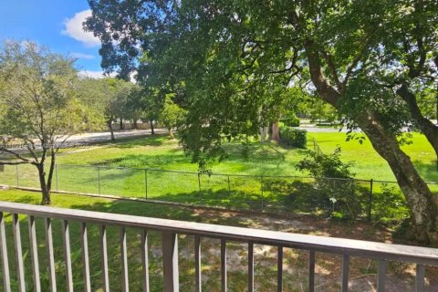 Condo in Miramar, Florida, 2 bedrooms  № 1944747 - photo 9