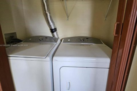 Condo in Miramar, Florida, 2 bedrooms  № 1944747 - photo 8