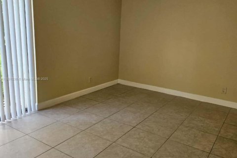 Condo in Miramar, Florida, 2 bedrooms  № 1944747 - photo 4