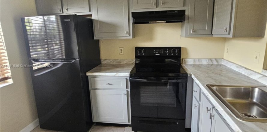 Condo in Miramar, Florida, 2 bedrooms  № 1944747