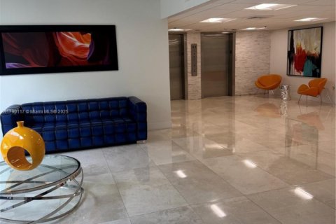 Condominio en venta en Hollywood, Florida, 2 dormitorios, 102.19 m2 № 2013030 - foto 3