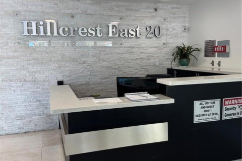 Condominio en venta en Hollywood, Florida, 2 dormitorios, 102.19 m2 № 2013030 - foto 2