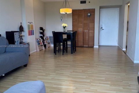 Condominio en venta en Hollywood, Florida, 2 dormitorios, 102.19 m2 № 2013030 - foto 8