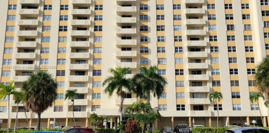 Condo in Hallandale Beach, Florida, 2 bedrooms  № 1974543