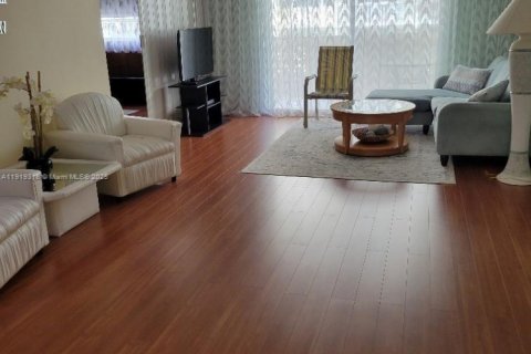 Condo in Hallandale Beach, Florida, 2 bedrooms  № 1974543 - photo 6