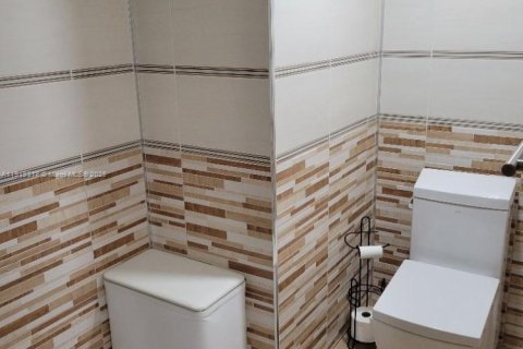 Condo in Hallandale Beach, Florida, 2 bedrooms  № 1974543 - photo 15