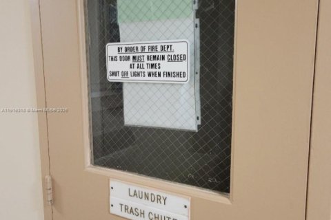 Condo in Hallandale Beach, Florida, 2 bedrooms  № 1974543 - photo 5