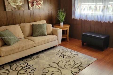 Condo in Hallandale Beach, Florida, 2 bedrooms  № 1974543 - photo 9