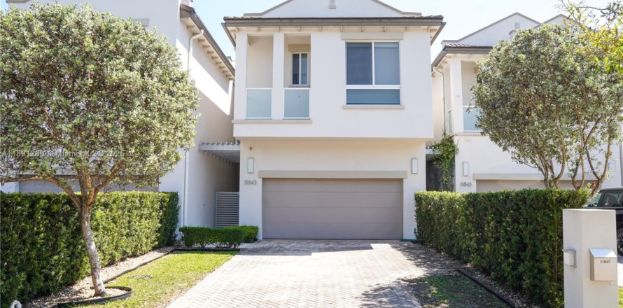 Adosado en Pinecrest, Florida 4 dormitorios, 196.12 m2 № 1944563