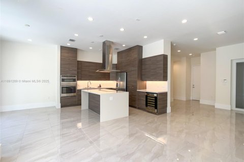 Adosado en alquiler en Pinecrest, Florida, 4 dormitorios, 196.12 m2 № 1944563 - foto 3