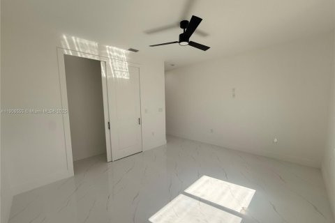 House in Lehigh Acres, Florida 3 bedrooms № 2013236 - photo 25