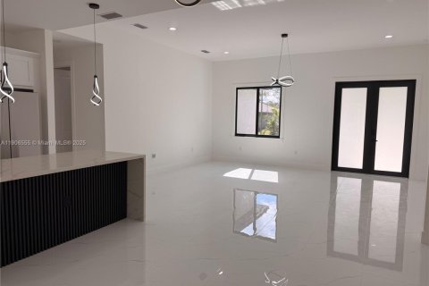 House in Lehigh Acres, Florida 3 bedrooms № 2013236 - photo 12