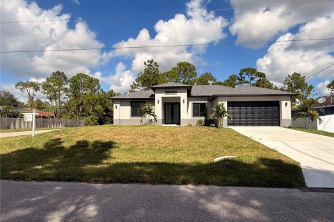 House in Lehigh Acres, Florida 3 bedrooms № 2013236 - photo 3