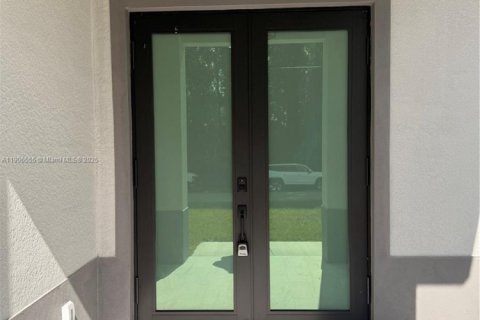 House in Lehigh Acres, Florida 3 bedrooms № 2013236 - photo 7