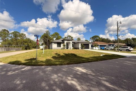 House in Lehigh Acres, Florida 3 bedrooms № 2013236 - photo 4