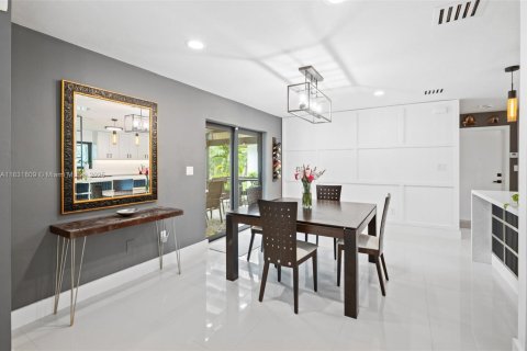 House in Palmetto Bay, Florida 4 bedrooms, 241.17 sq.m. № 1819796 - photo 8