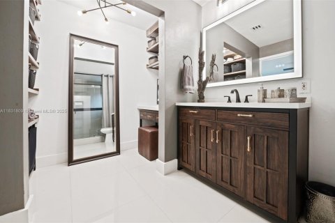 House in Palmetto Bay, Florida 4 bedrooms, 241.17 sq.m. № 1819796 - photo 15
